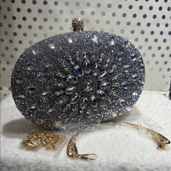 Ramla Handbags - Elegant Silver Crystal Evening Clutch